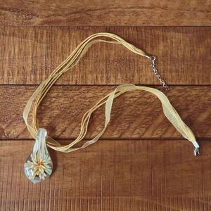 Yellow Flower Teardrop Necklace‎